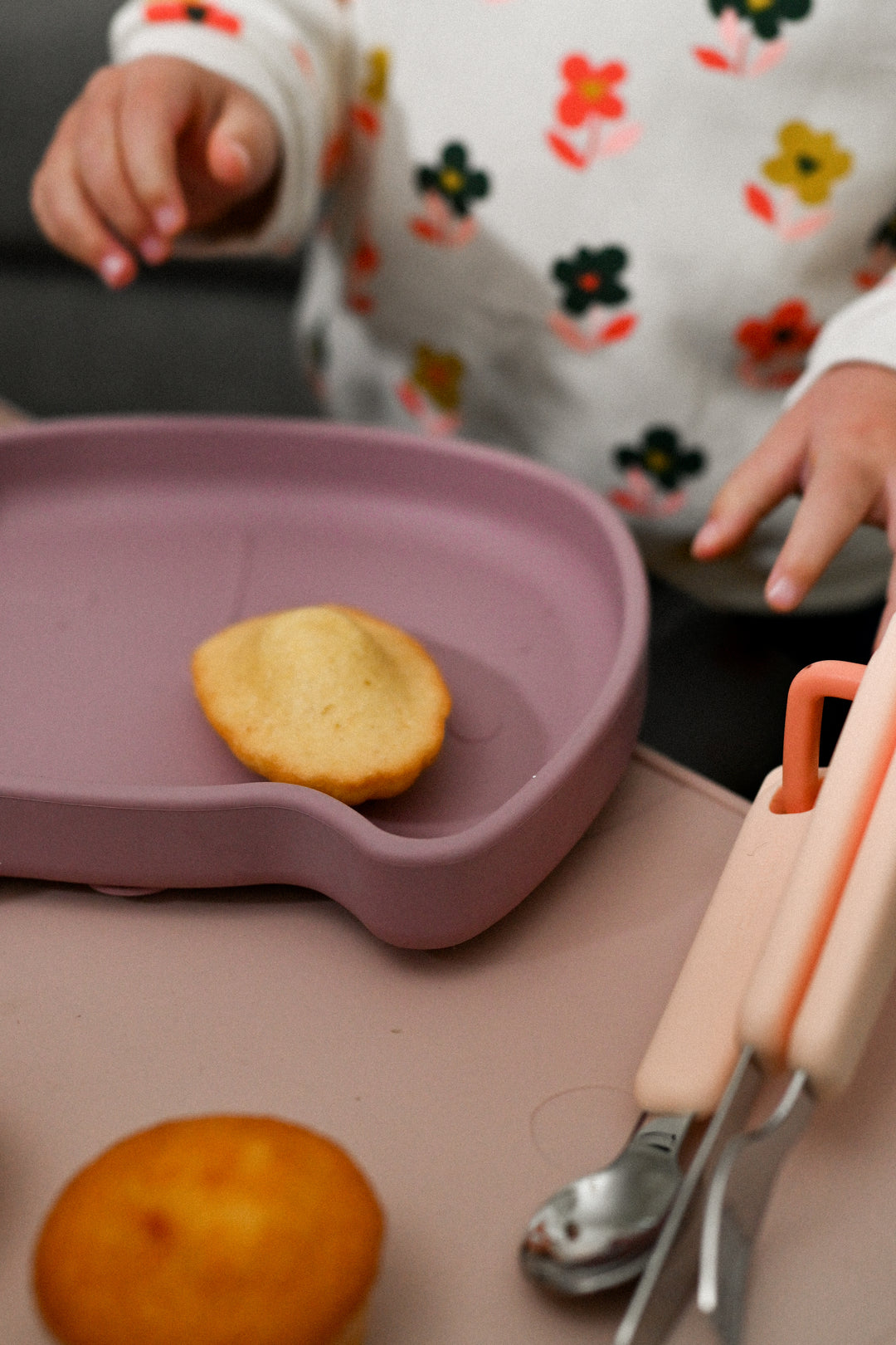 Kinderteller mit Saugfuß aus Silikon Pippa Dusty Mauve