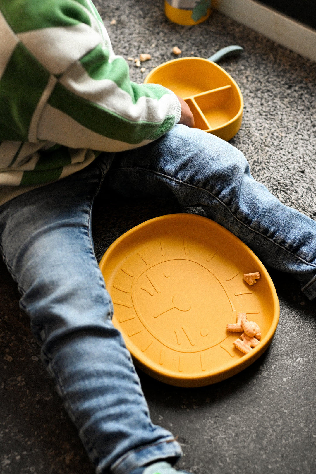 Kinderteller mit Saugfuß aus Silikon Alfie Jade